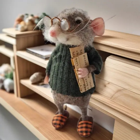 Ratoncito de fieltro hecho a mano – Un toque de magia para tu hogar