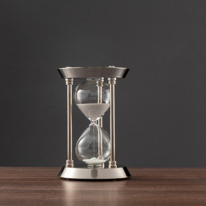 Reloj de arena retro de metal con péndulo para escritorio