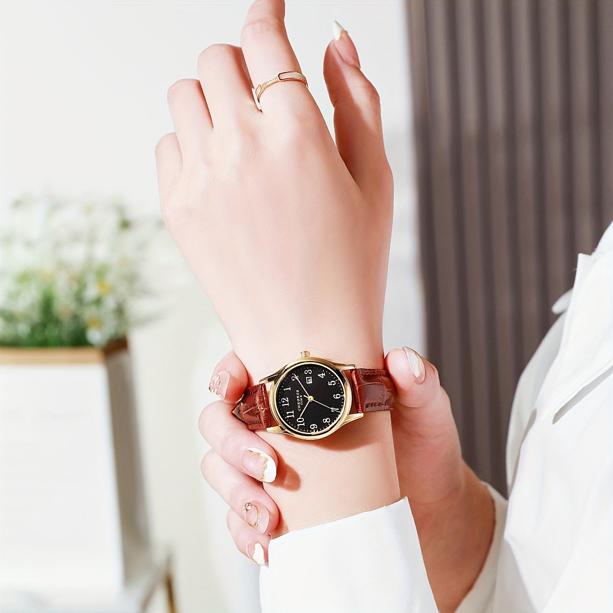 Reloj de cuarzo elegante para mujer con correa de piel sintética