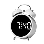 Reloj despertador digital con pantalla grande y función de alarma