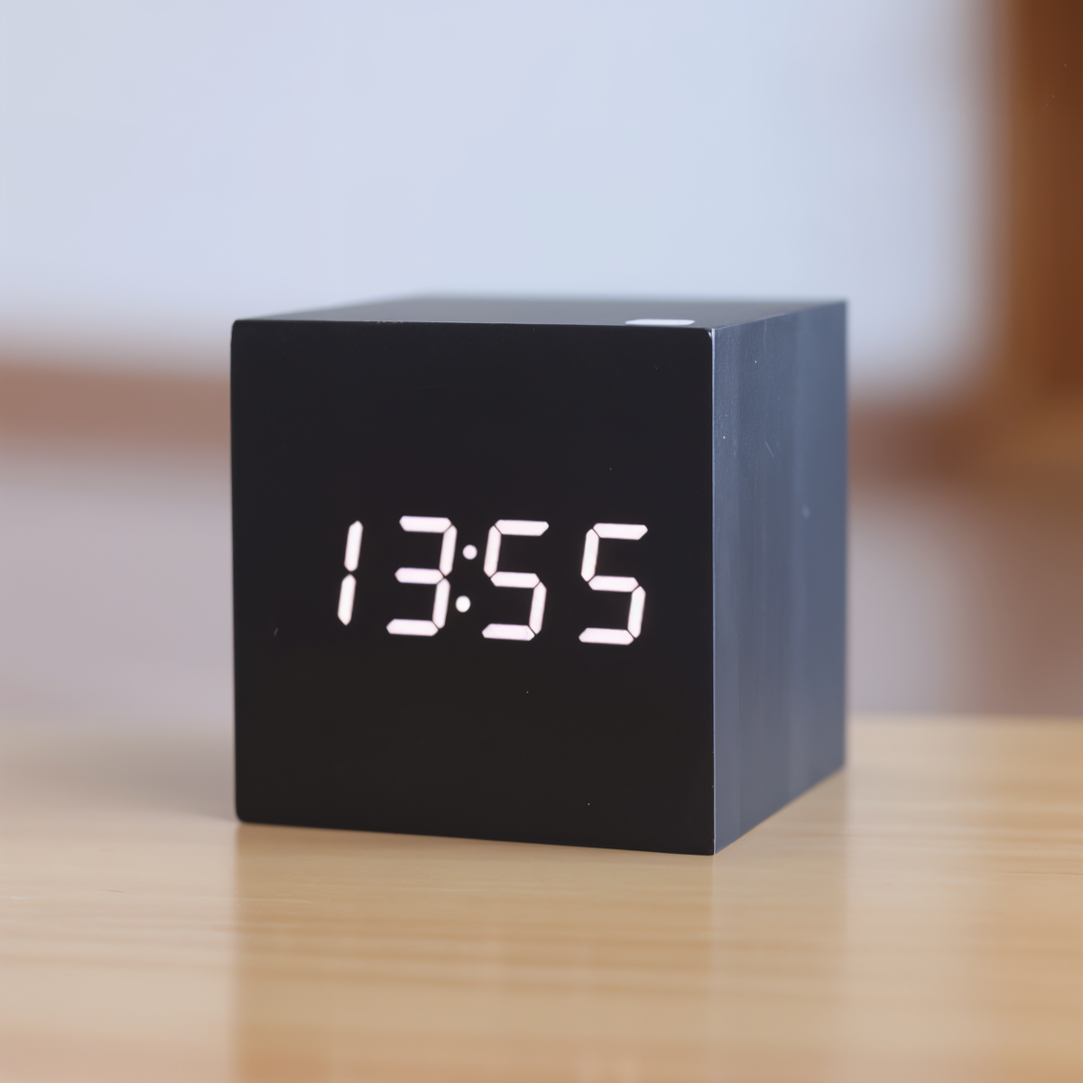 Reloj despertador LED de madera en forma de cubo