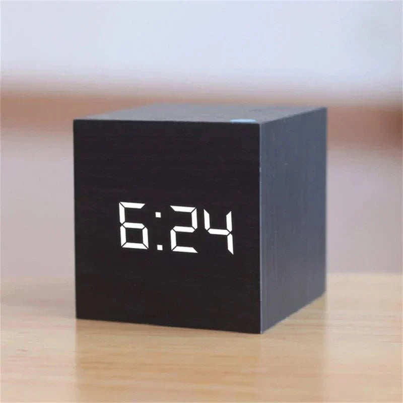 Reloj despertador LED digital de estilo retro