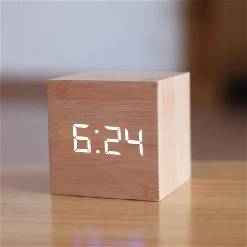 Reloj despertador LED digital de estilo retro