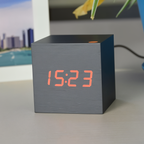 Reloj despertador LED digital de madera elegante
