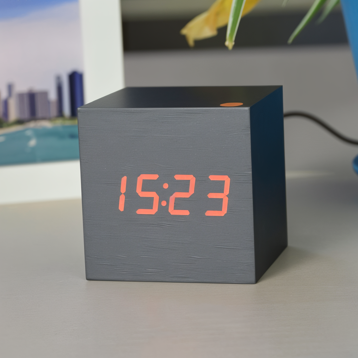 Reloj despertador LED digital de madera elegante