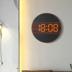 Reloj digital de madera con diseño moderno
