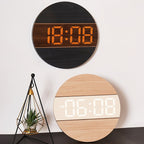 Reloj digital de madera con diseño moderno