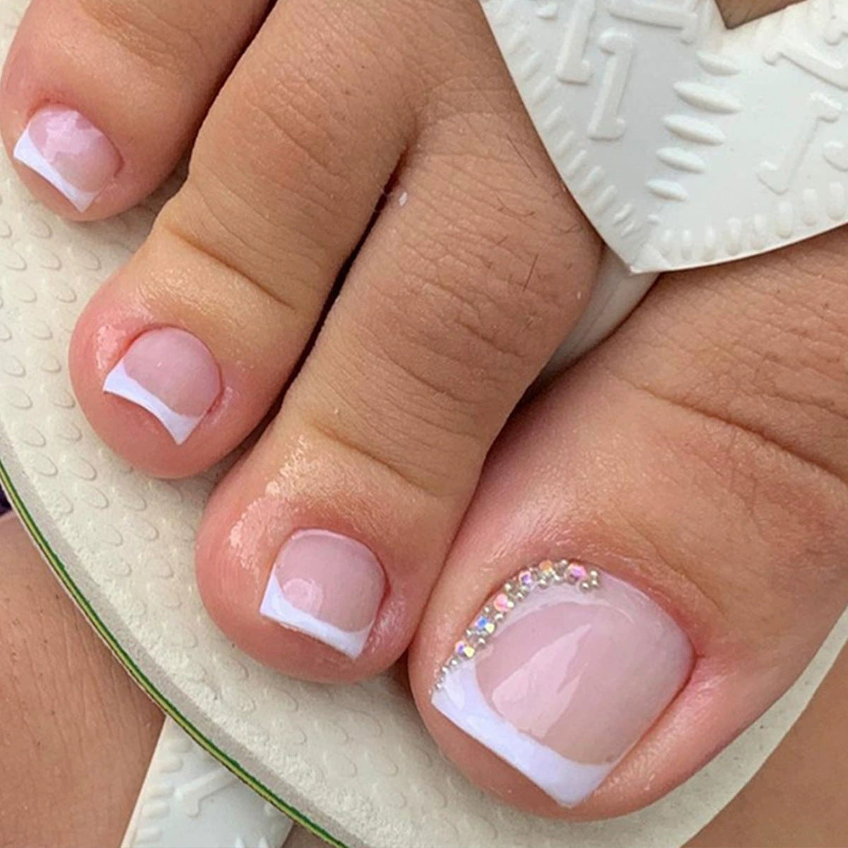 Set de uñas postizas con diseño holográfico brillante