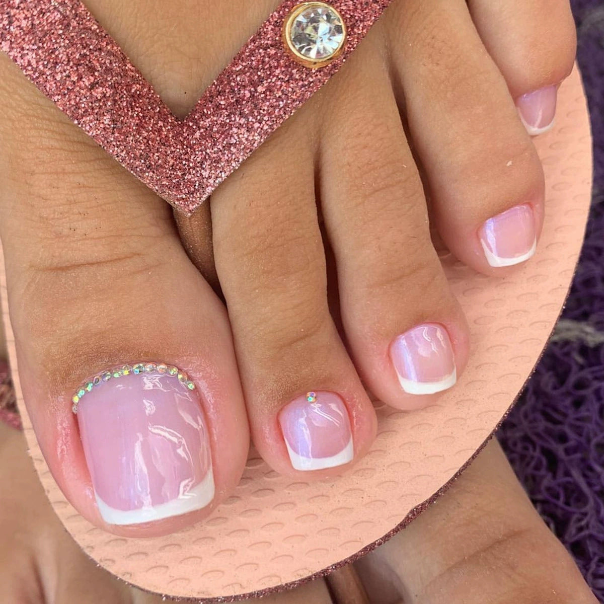 Set de uñas postizas con diseño holográfico brillante