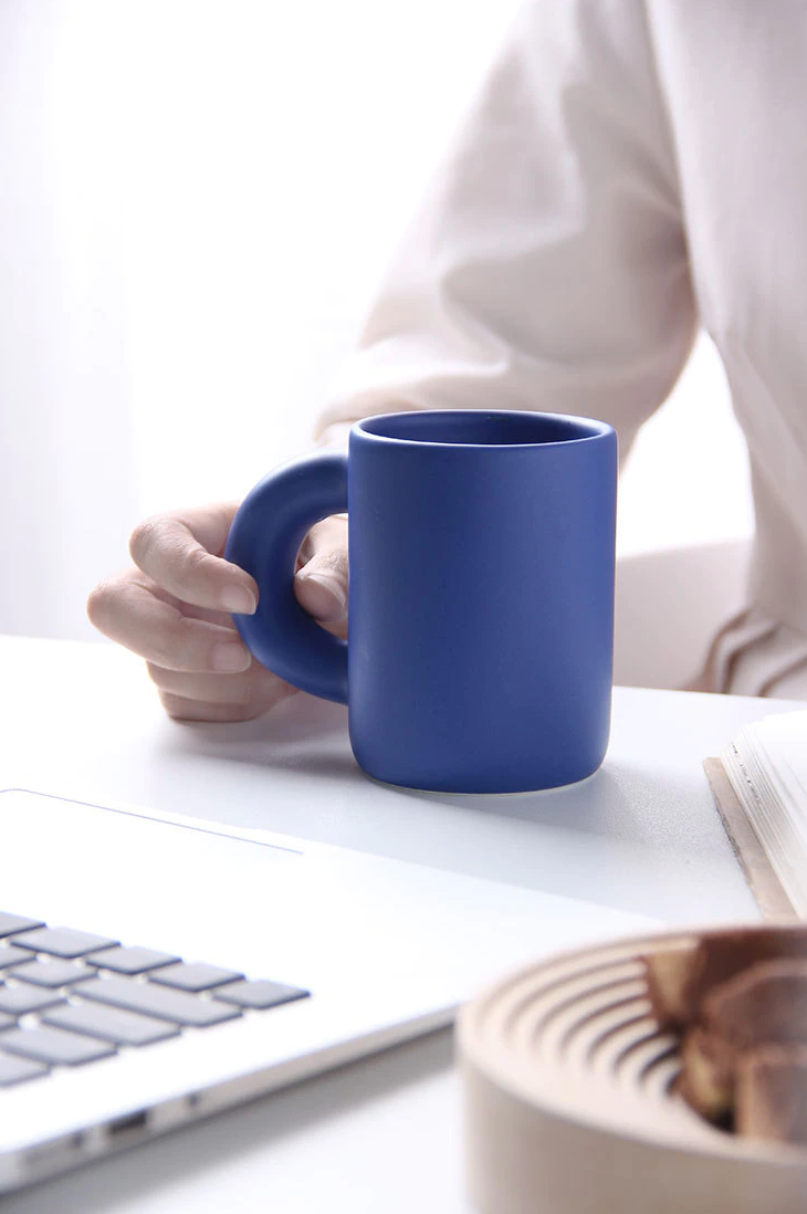 Taza Athenea – Taza de porcelana de lujo con diseño geométrico