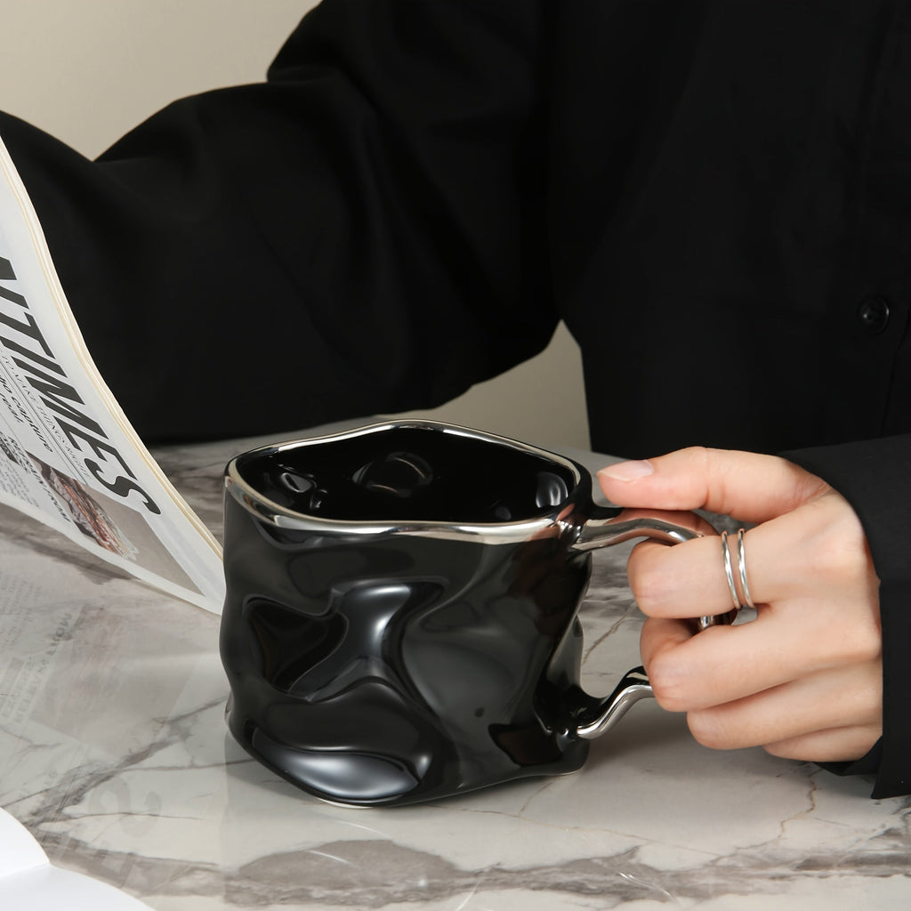Taza de cerámica CreArt con diseño arrugado único hecho a mano