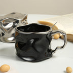 Taza de cerámica CreArt con diseño arrugado único hecho a mano