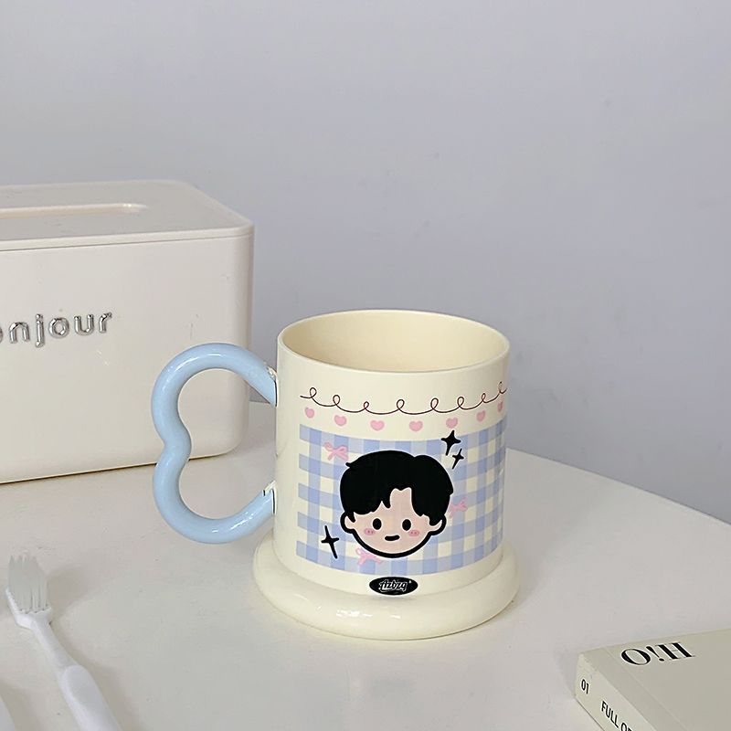 Taza de café con asa de corazón