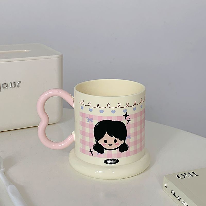 Taza de café con asa de corazón