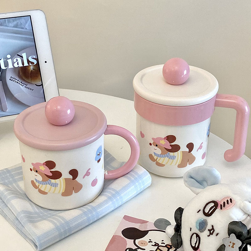 Taza de café con diseño de perro juguetón