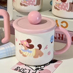 Taza de café con diseño de perro juguetón