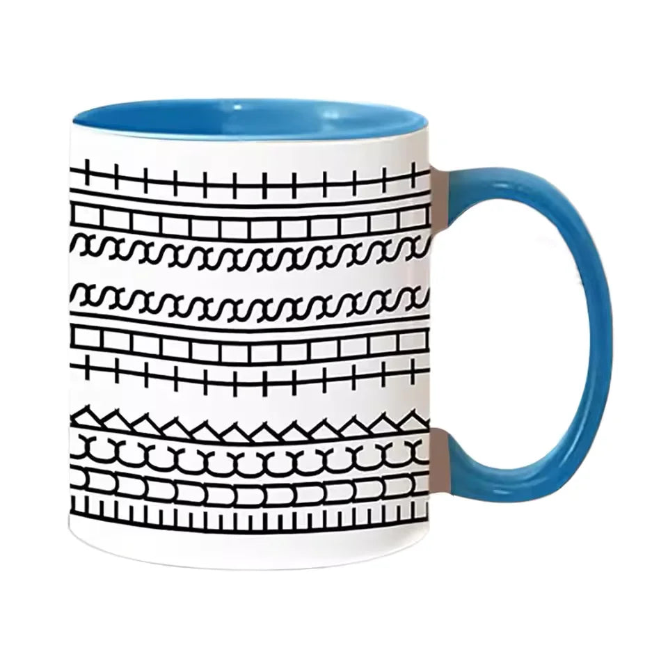Taza de cerámica con mensaje oculto en el fondo