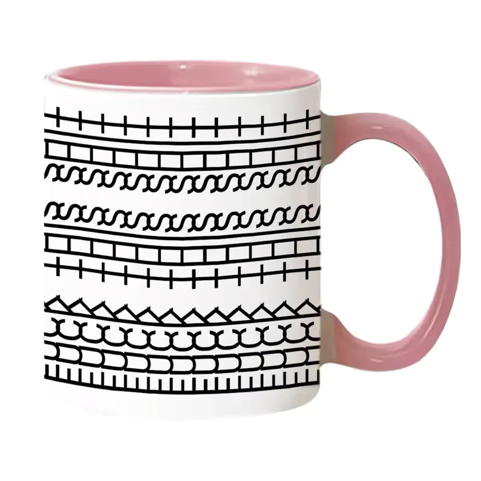 Taza de cerámica con mensaje oculto en el fondo