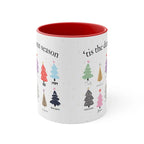 Taza navideña Tis The Damn Season con diseño de álbumes musicales como árboles de Navidad