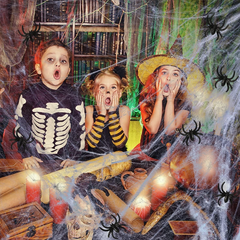 Telaraña gigante de Halloween de 700 × 550 cm con estacas y gancho, araña peluda negra de 30 cm con ojos rojos, decoraci