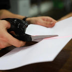 Tijeras profesionales con guía láser para cortes de precisión