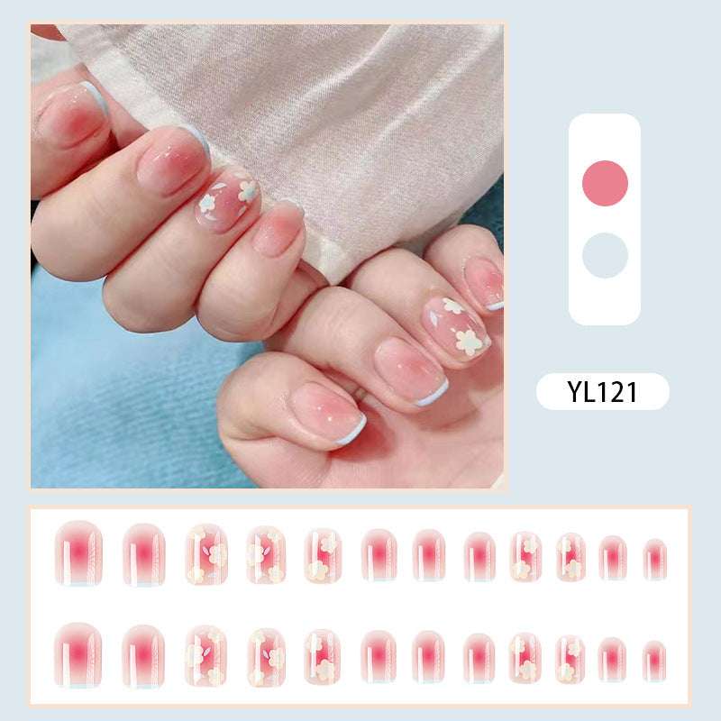 Uñas postizas de gel con diseños florales delicados