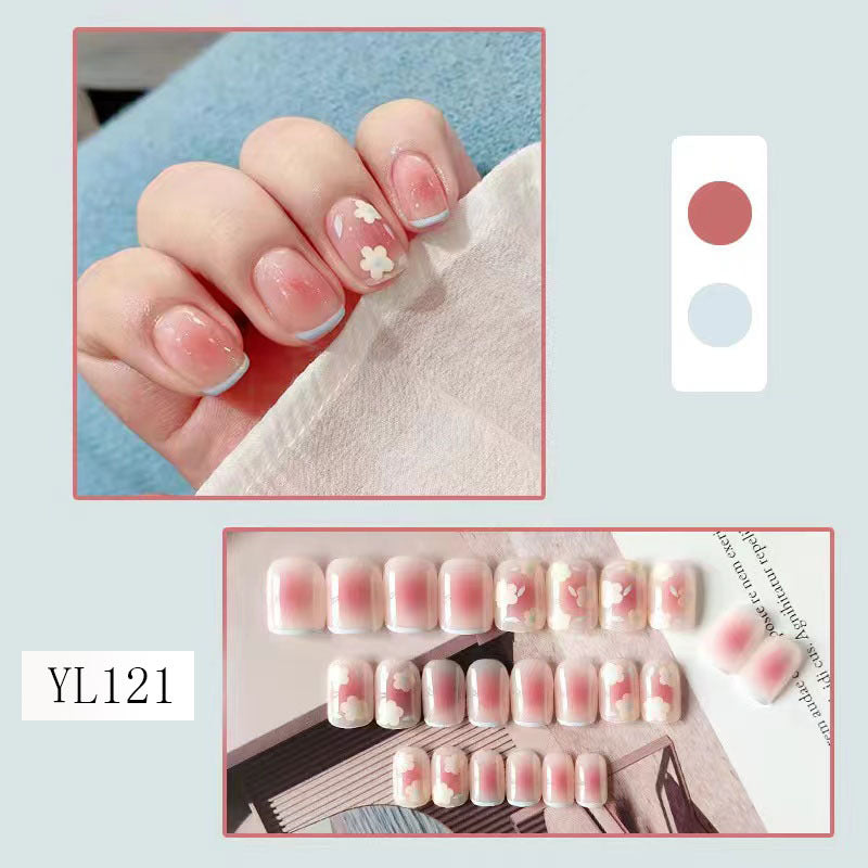 Uñas postizas de gel con diseños florales delicados