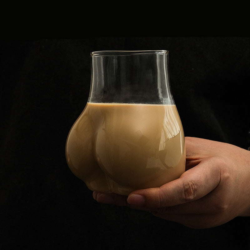 Vaso de cristal con curvas femeninas elegantes