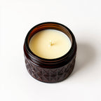 ORNISHOP Cedarwood Musk Soy Candle — Tarro marrón oscuro con textura en relieve