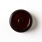 ORNISHOP Cedarwood Musk Soy Candle — Tarro marrón oscuro con textura en relieve
