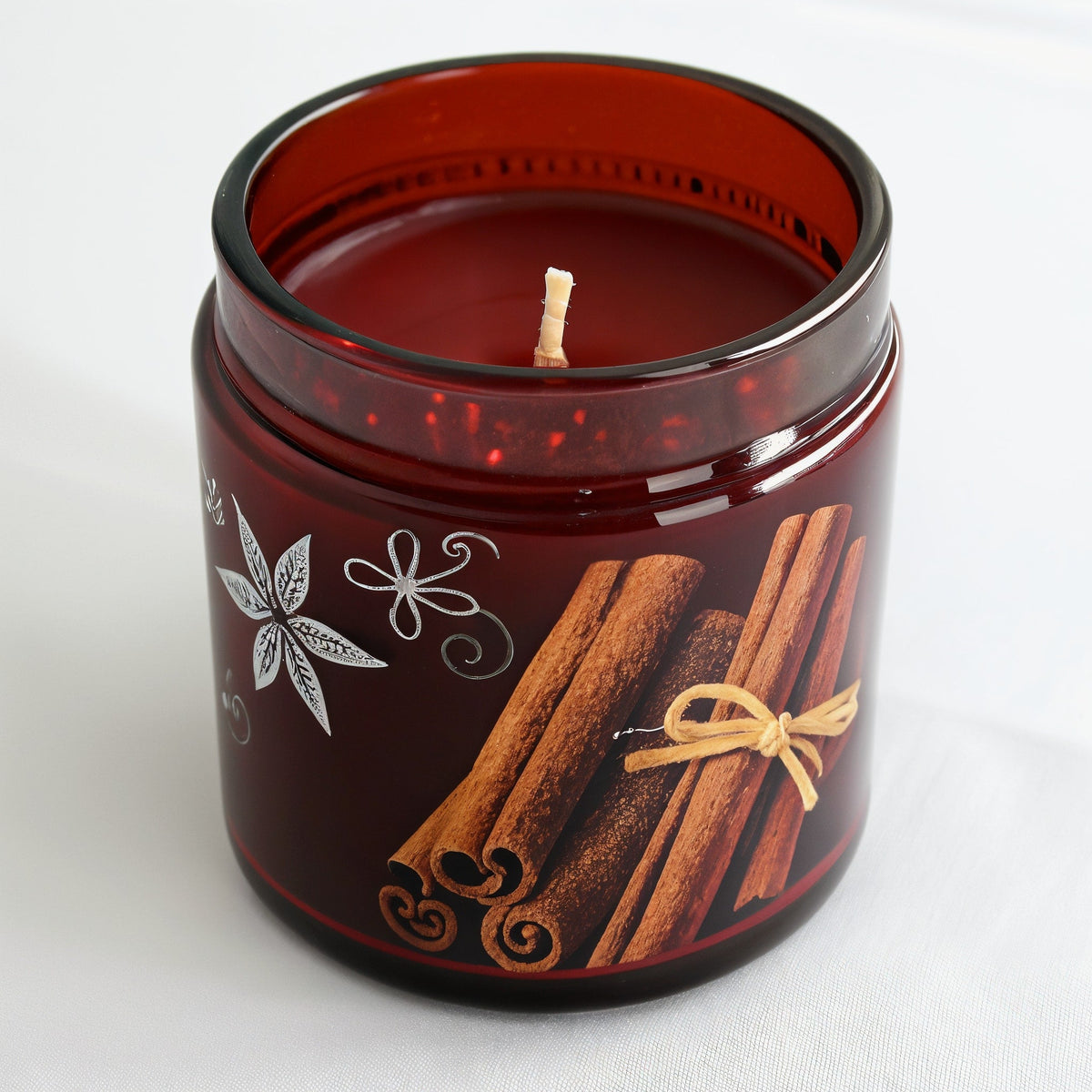 Vela de soja Cinnamon Spice — Tarro rojo oscuro con motivo de canela