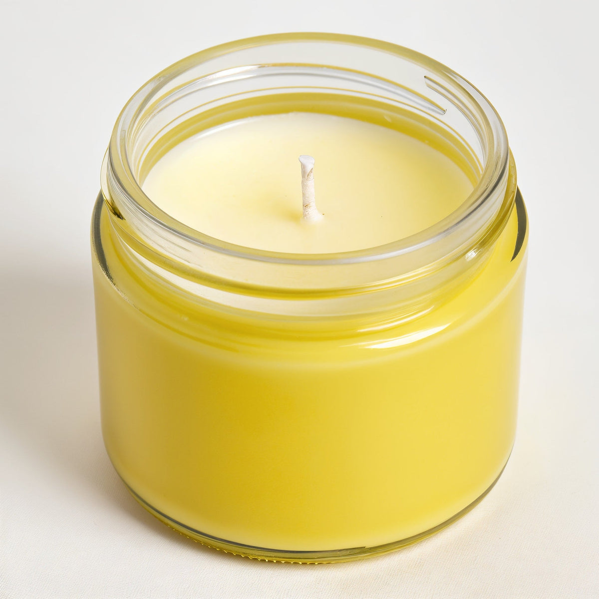 ORNISHOP Lemongrass Soy Candle — Tarro amarillo brillante con diseño minimalista