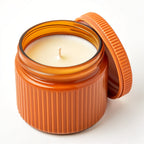 Vela de soja Ginger Spice de ORNISHOP — Tarro naranja con textura acanalada