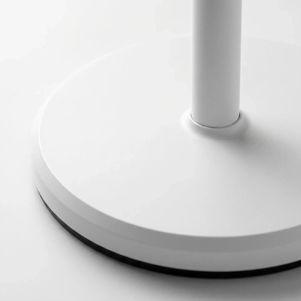 Ventilador de pie de plástico | Carcasa blanca con mando a distancia | Diez velocidades y oscilación de 90 grados